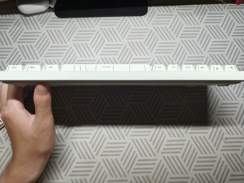 美加狮mad68pro半改，换了配炸虾粒声音包套装。成色几乎全新，有线连接，非机械键盘。喜欢的直接联系，不议价哦